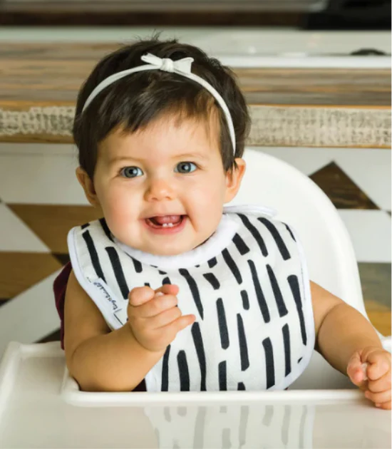 Ensemble de 3 bavoirs d'alimentation - Noir & Blanc – Image 3